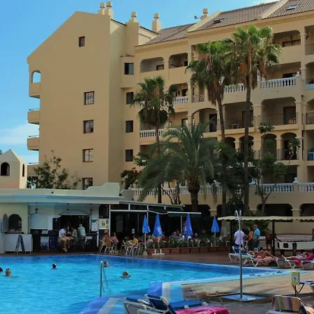 Апартаменты Pool And Sea View In Castle Harbour C010